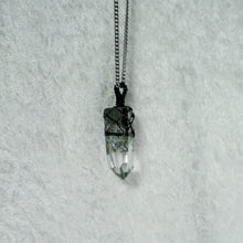 Load image into Gallery viewer, Pendentif Chlorite Himalayenne &amp; Macramé
